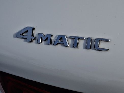 Used 2021 Mercedes-Benz GLC 300 4MATIC SUV image 31