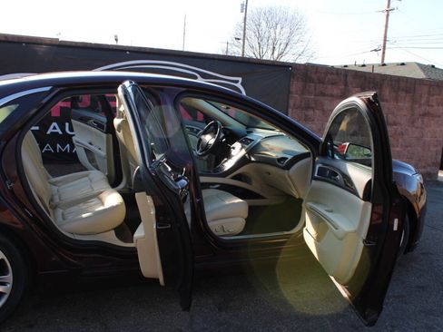 Used 2013 Lincoln MKZ image 18