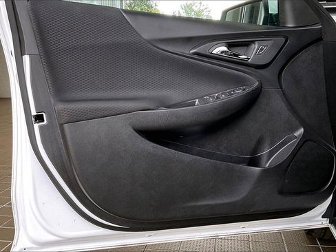 Used 2024 Chevrolet Malibu LT image 2