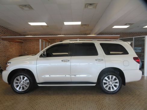 Used 2018 Toyota Sequoia Platinum AWD/4WD image 91