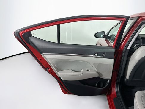 Used 2017 Hyundai Elantra SE image 25