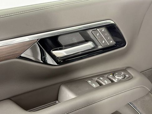 New 2026 Chevrolet Suburban LT w/ Comfort Package AWD/4WD image 19