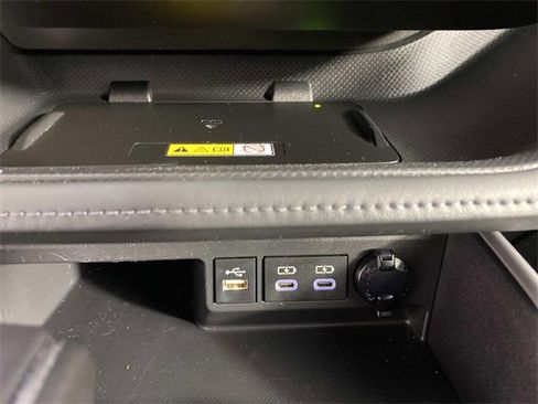 Used 2023 Toyota Highlander XLE image 24