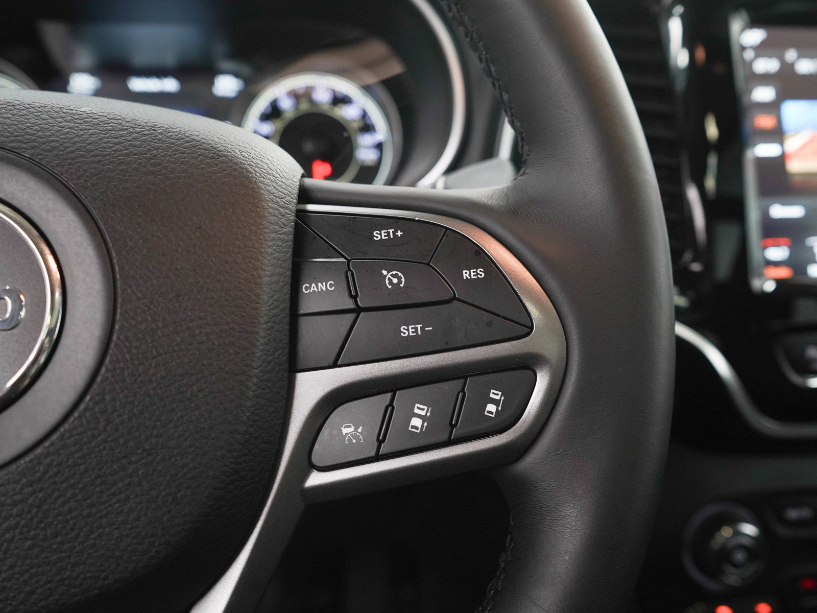 Used 2019 Jeep Cherokee Limited w/ Luxury Group AWD/4WD image 26