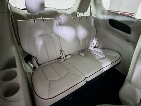 Used 2018 Chrysler Pacifica Limited w/ Advanced Safetytec Group image 34