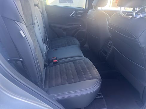 Used 2024 Mitsubishi Outlander SE image 16