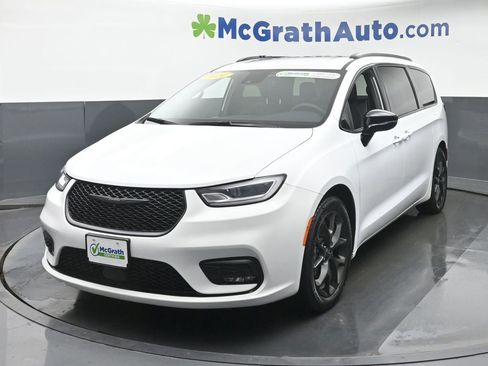 Used 2024 Chrysler Pacifica Limited w/ S Appearance Package image 19