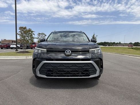 Used 2025 Volkswagen Taos SE FWD image 8