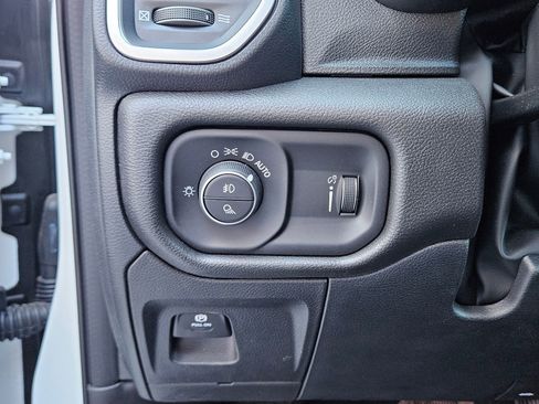 New 2026 RAM 1500 Express AWD/4WD image 17