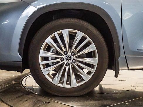 Used 2022 Toyota Highlander Platinum FWD image 9