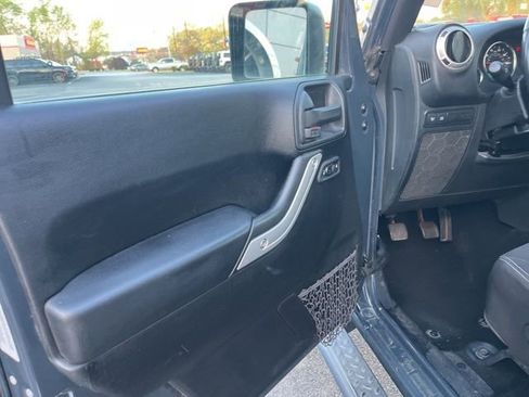 Used 2016 Jeep Wrangler Unlimited Rubicon w/ Connectivity Group image 5