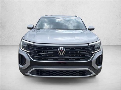 Used 2025 Volkswagen Atlas Cross Sport SE AWD/4WD image 2