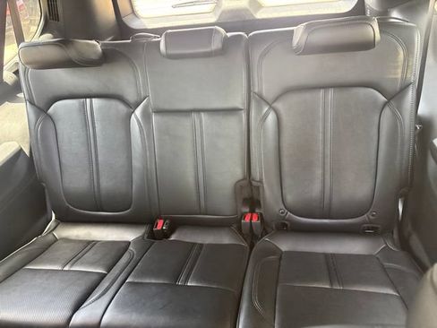 Used 2025 Jeep Wagoneer L Series II AWD/4WD image 13
