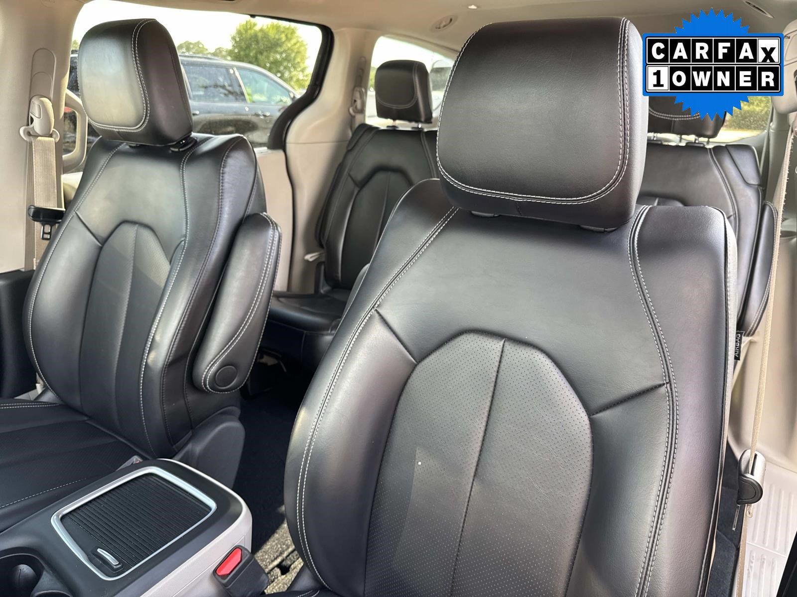 Used 2024 Chrysler Pacifica Touring-L FWD image 21