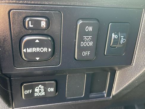 Used 2016 Toyota Tundra SR5 AWD/4WD image 25