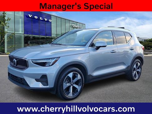Certified 2024 Volvo XC40 B5 Core image 3