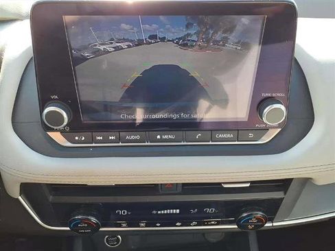 Used 2023 Nissan Rogue SV image 15