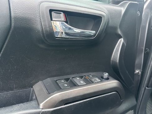 Used 2022 Toyota Tacoma TRD Off-Road w/ Technology Package image 53