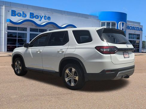 Used 2025 Honda Pilot EX-L image 6