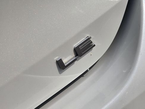 Used 2021 Toyota Highlander LE image 8