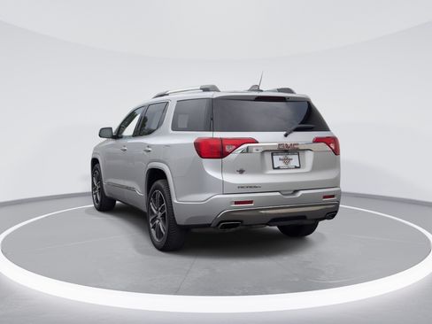 Used 2017 GMC Acadia Denali w/ Technology Package FWD image 5