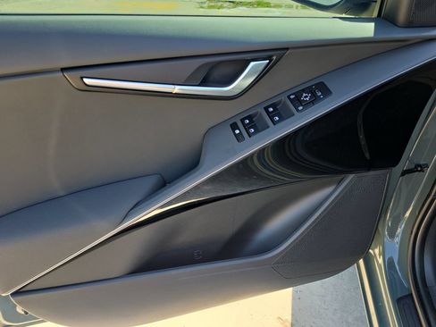 New 2026 Kia Niro EX FWD image 17