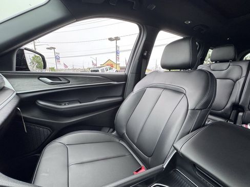 New 2025 Jeep Grand Cherokee L Limited w/ Black Appearance Package image 11