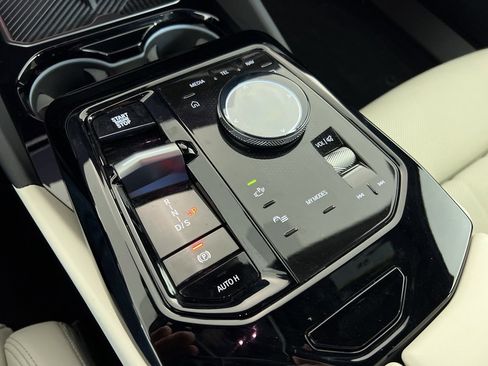 Used 2025 BMW 530i xDrive w/ Premium Package image 18