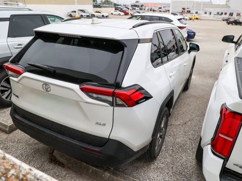 Used 2025 Toyota RAV4 XLE FWD image 8