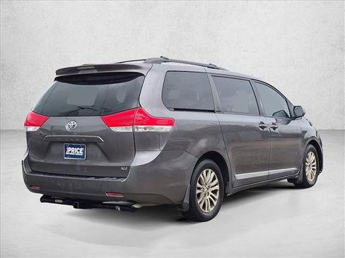 Used 2013 Toyota Sienna XLE FWD image 5
