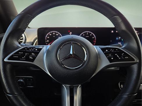 Used 2025 Mercedes-Benz GLB 250 4MATIC image 24