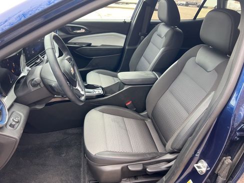 Used 2024 Chevrolet Trax LT w/ Driver Confidence Package image 29