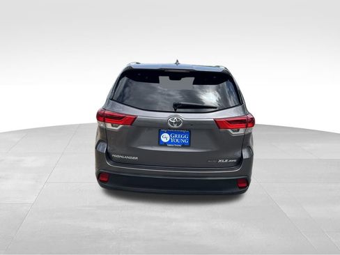 Used 2017 Toyota Highlander XLE w/ Carpet Mat Package AWD/4WD image 5