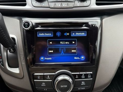 Used 2014 Honda Odyssey Touring Elite image 20