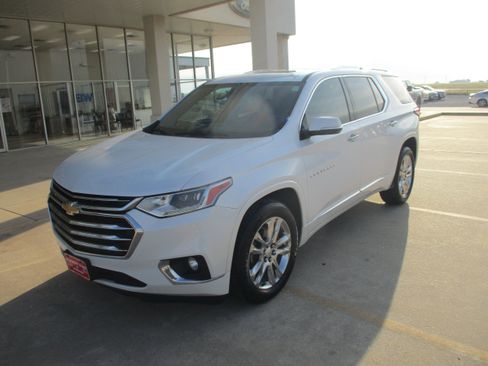 Used 2019 Chevrolet Traverse High Country AWD/4WD image 2