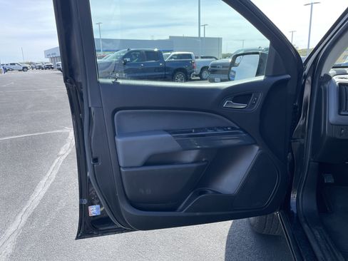 Used 2017 Chevrolet Colorado Z71 AWD/4WD image 18