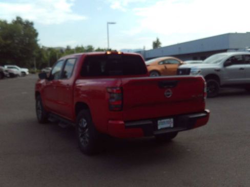 Used 2024 Nissan Frontier SL w/ Technology Package AWD/4WD image 3