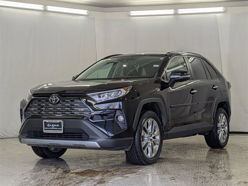 Used 2019 Toyota RAV4 Limited image 4