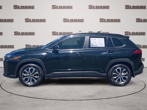Used 2024 Toyota Corolla Cross AWD Hybrid w/ Moonroof Package image 2