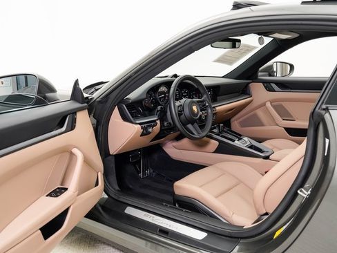 Used 2023 Porsche 911 Carrera image 7