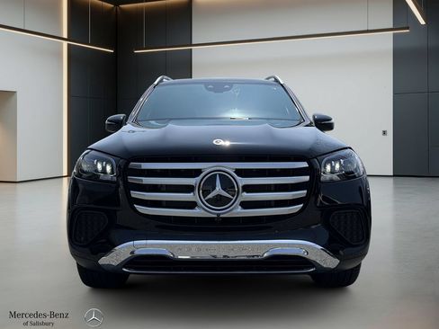 Used 2025 Mercedes-Benz GLS 450 4MATIC image 2