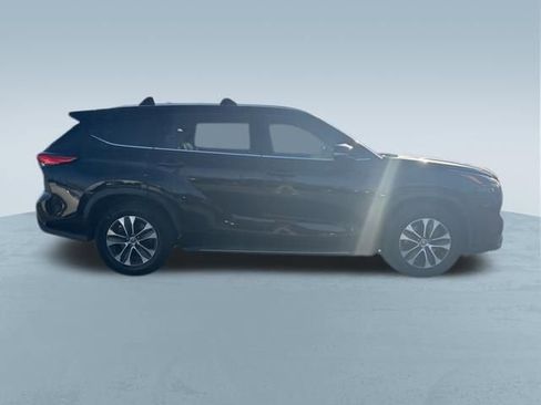 Used 2021 Toyota Highlander XLE image 5