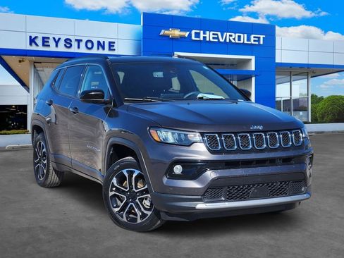 Used 2023 Jeep Compass Limited image 1