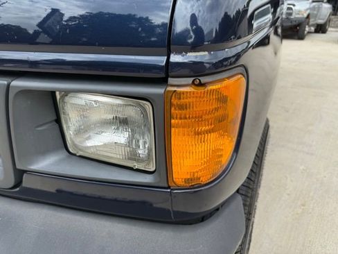 Used 2003 Ford E-350 and Econoline 350 XL RWD image 51