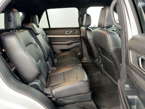 Used 2018 Ford Explorer XLT w/ Equipment Group 202A image 33