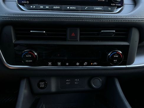 Used 2025 Nissan Rogue SV image 28