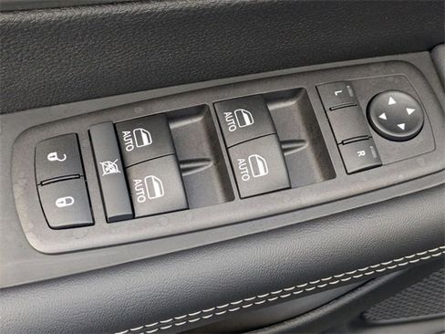 New 2026 Chrysler Pacifica Select image 11