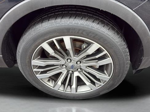 Used 2017 Ford Explorer Platinum image 39