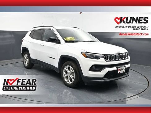 Used 2024 Jeep Compass Latitude AWD/4WD image 1