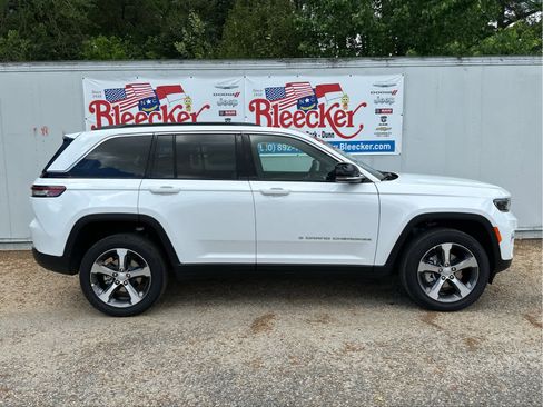 New 2025 Jeep Grand Cherokee Limited w/ Trailer Tow Package image 2